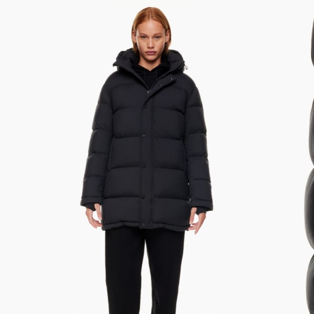 ARITZIA- Black superpuff mid, size M